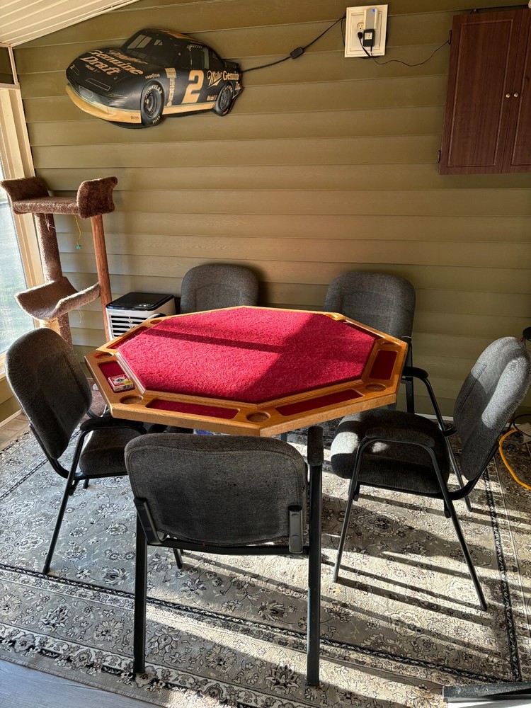 POKER TABLE WITH CHAIRS