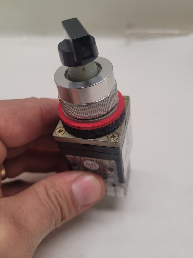 Allen Bradley 800MR-JH2BLA Selector Switch
