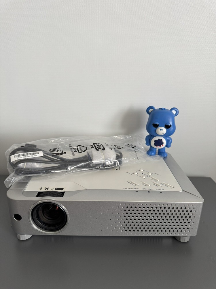 Sanyo PLC-XU73 Projector
