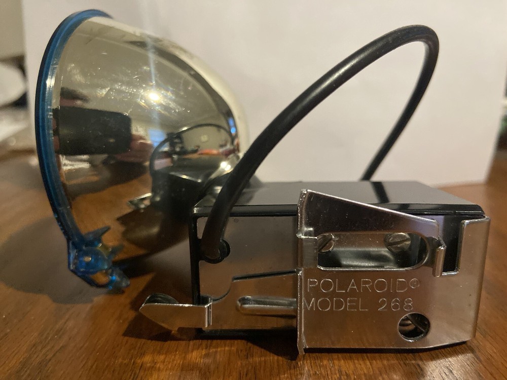 Polaroid Flash Bulb Model 268 Untested Includes 5 Unused M3 Bulbs