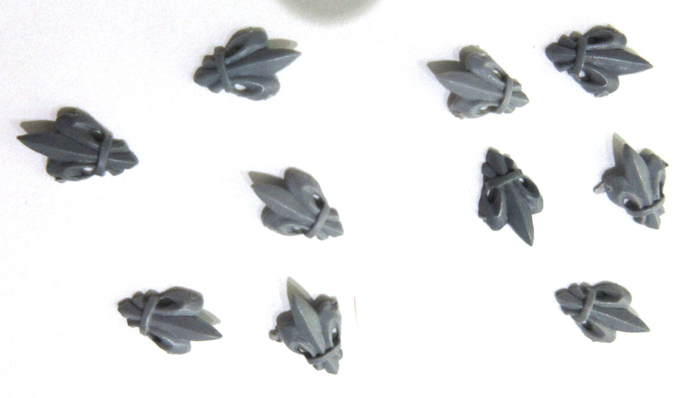 Warhammer Bretonnian Bits Tiny Fleur De Lys icons for shields / shoulder (10)