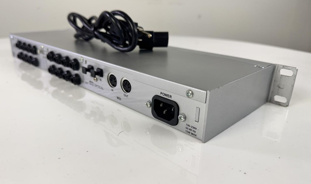 Alesis DEQ830 Programmable Digital Graphic Equalizer