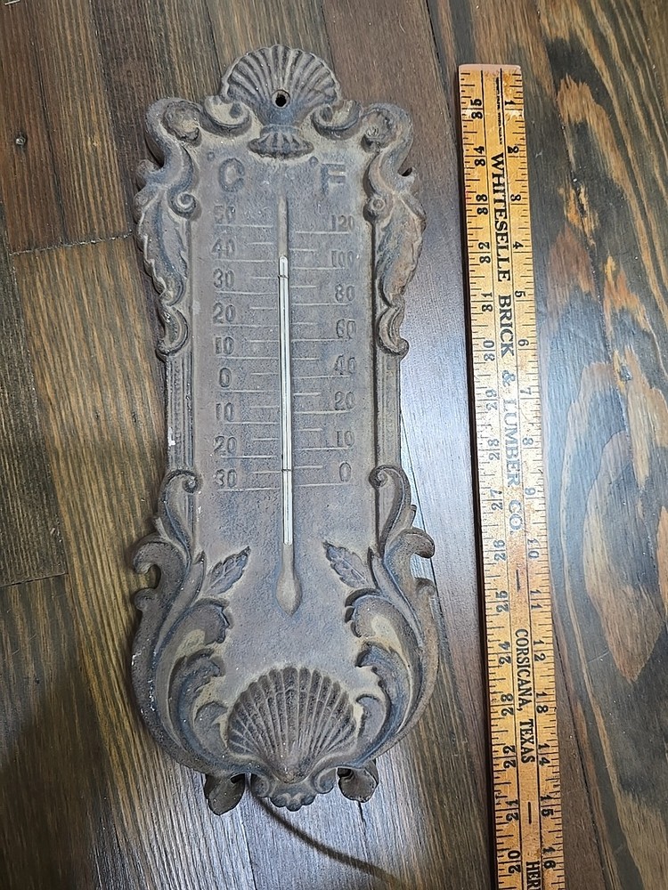 Cast-iron Vintage Shell Thermometer
