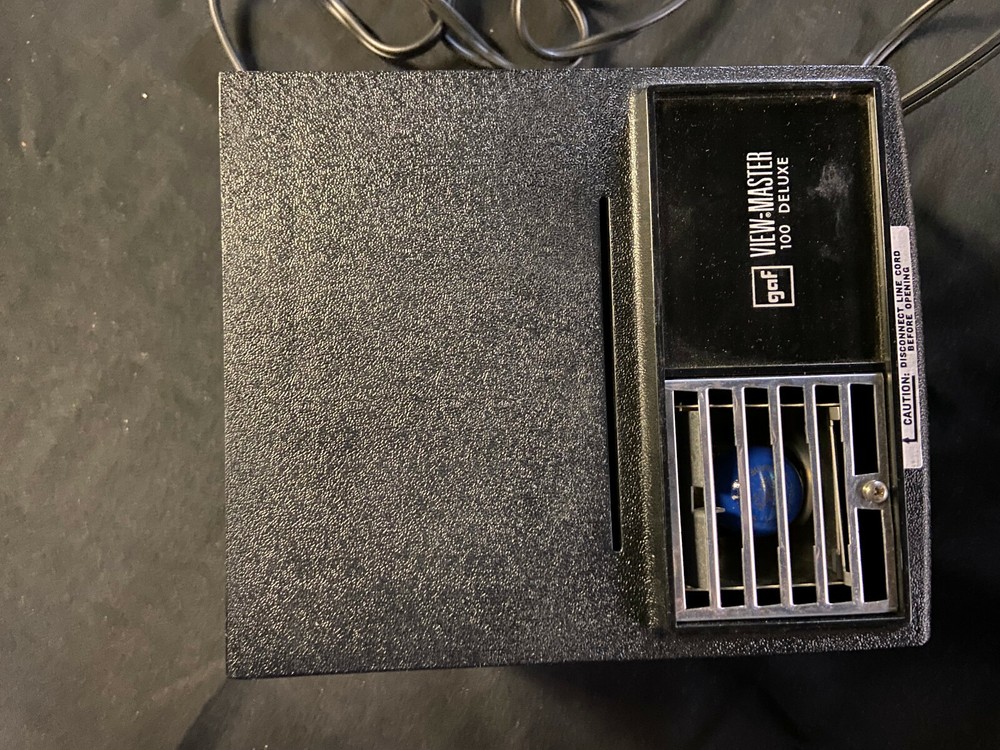 VIEW-MASTER 100, DELUXE PROJECTOR 1960 IN ORIGINAL BOX