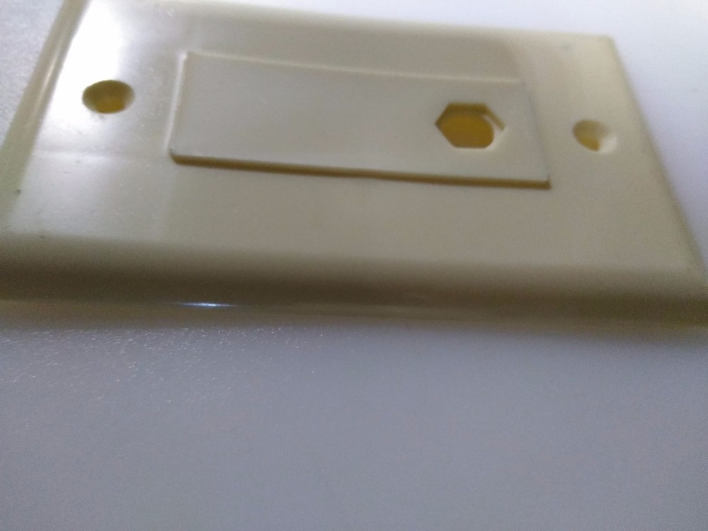 CABLE MAID INC. Off white Face plate off centered. WP-W(OFFSETCENTER)