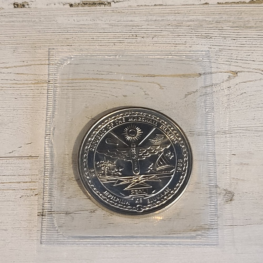 1988 Marshall Islands $5 Coin Space Shuttle