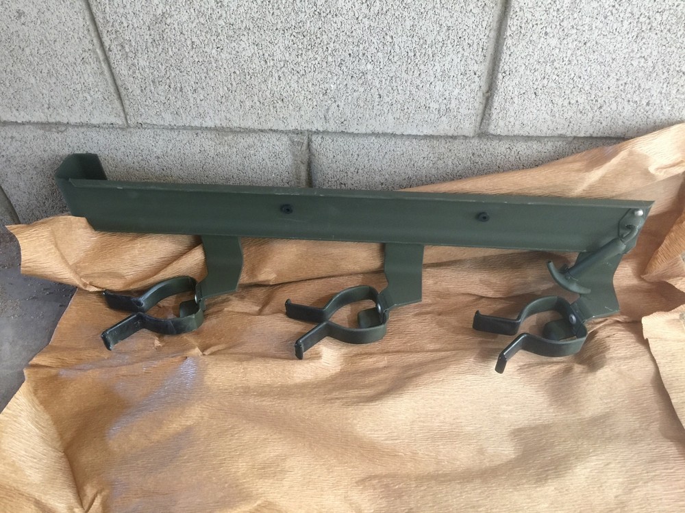 NOS MILITARY SURPLUS RIFLE RACK