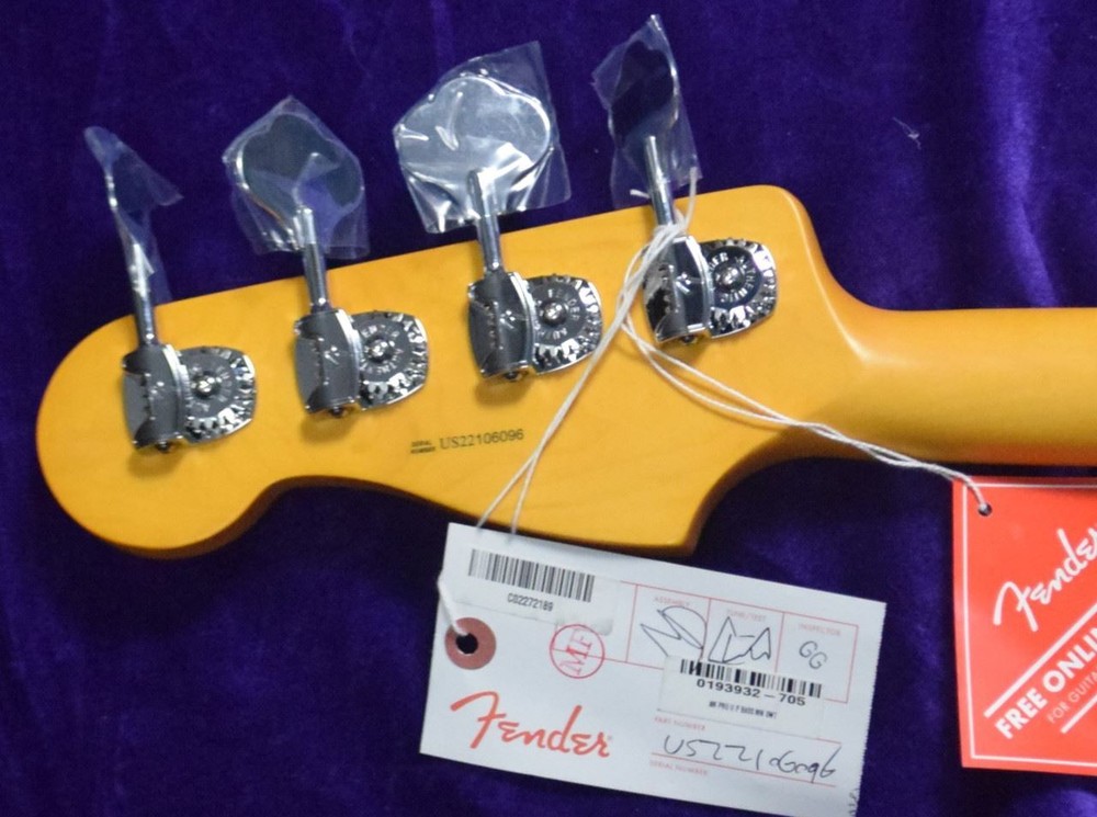 Fender AM Pro II Precision, Olympic White / Maple