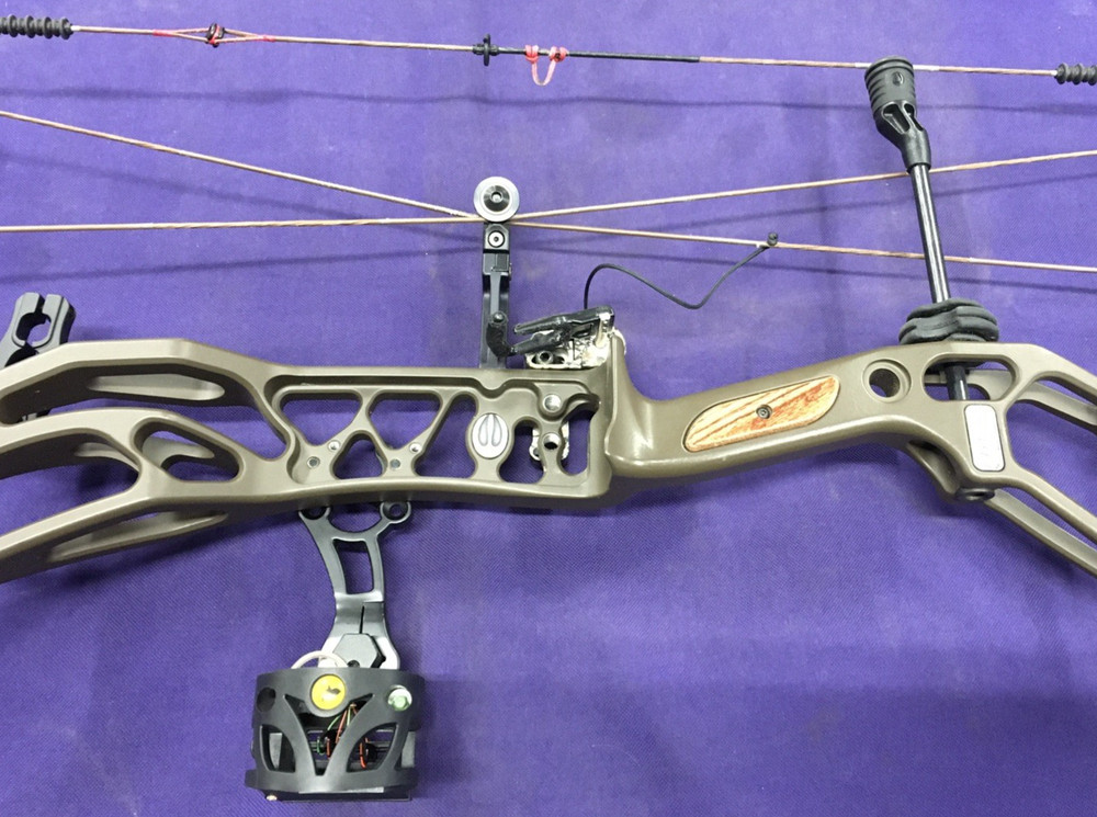 Elite Archery Ritual 30 Compound Bow Bundle w/ Plano Pillarlock Hardcase