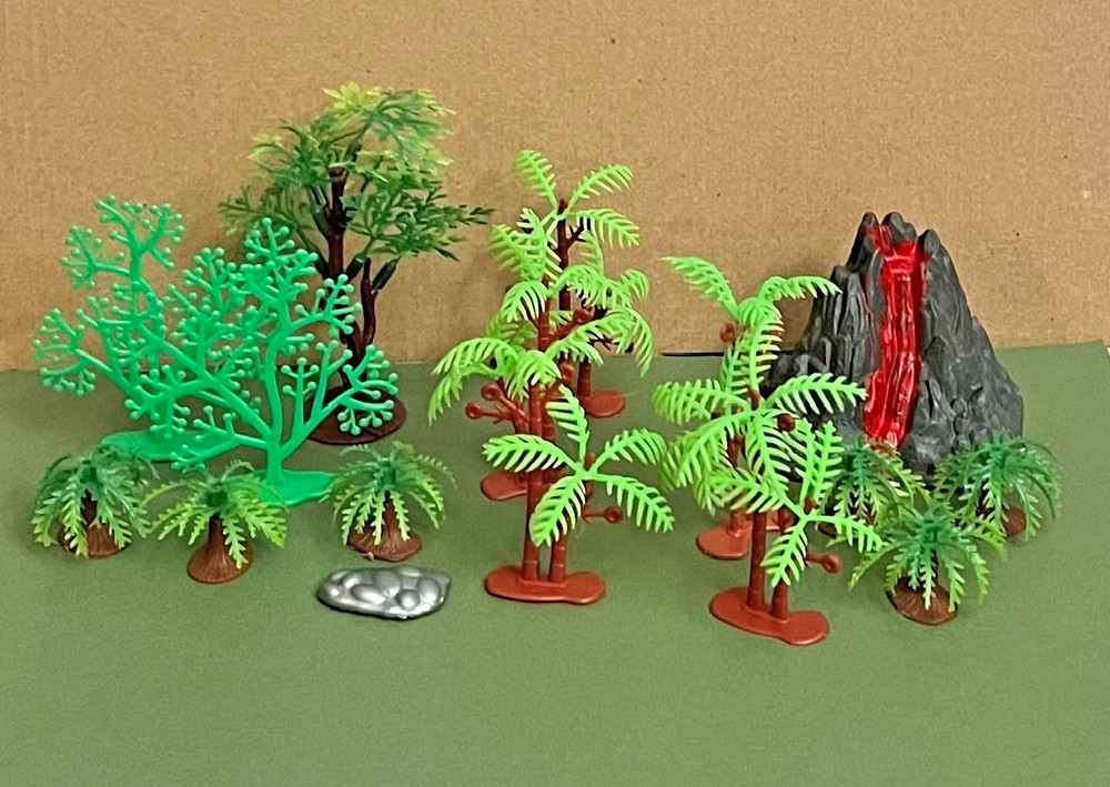 35 pcs - LITTLE colorful PLASTIC DINOSAURS & TREES!