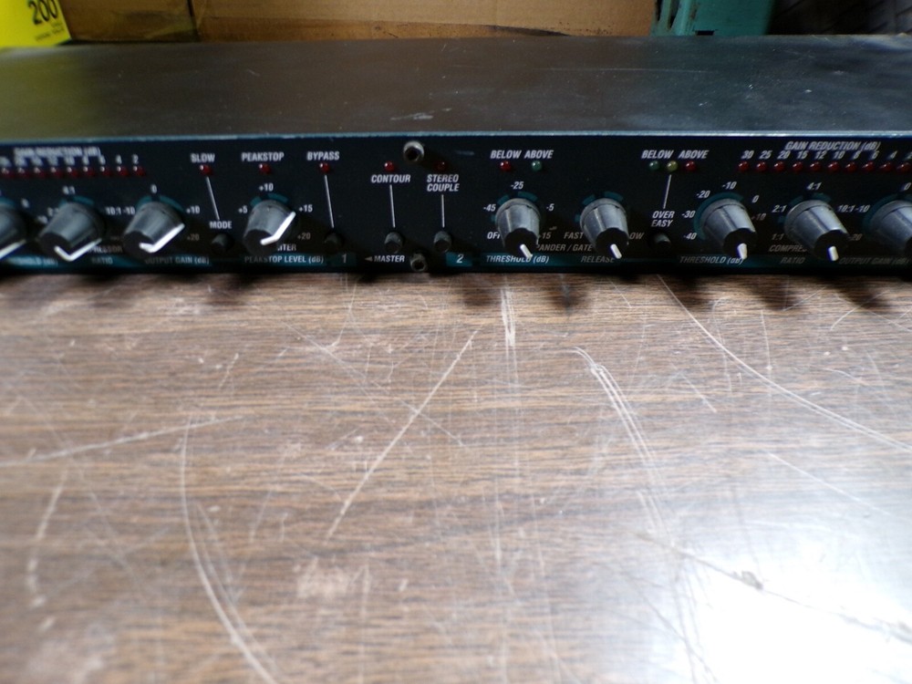 dbx 166XL 2-Channel Compressor/Limiter/Gate