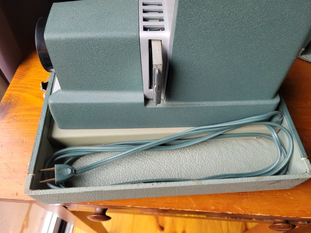 Vintage ARGUS 300 Slide Projector with Case
