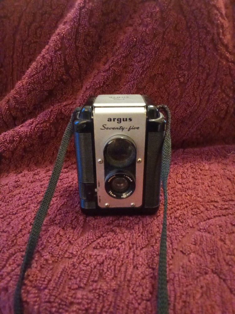 Vintage Argus Argoflex 75 Camera with Strap UNTESTED
