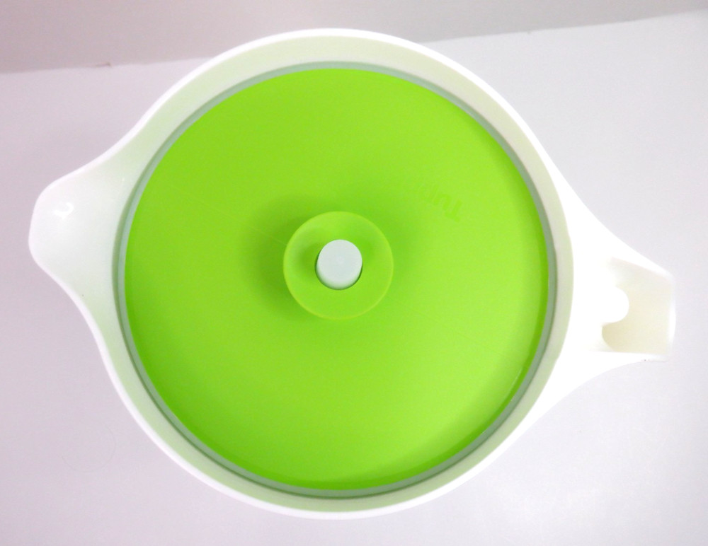 Tupperware Tulip 1 Gallon Pitcher