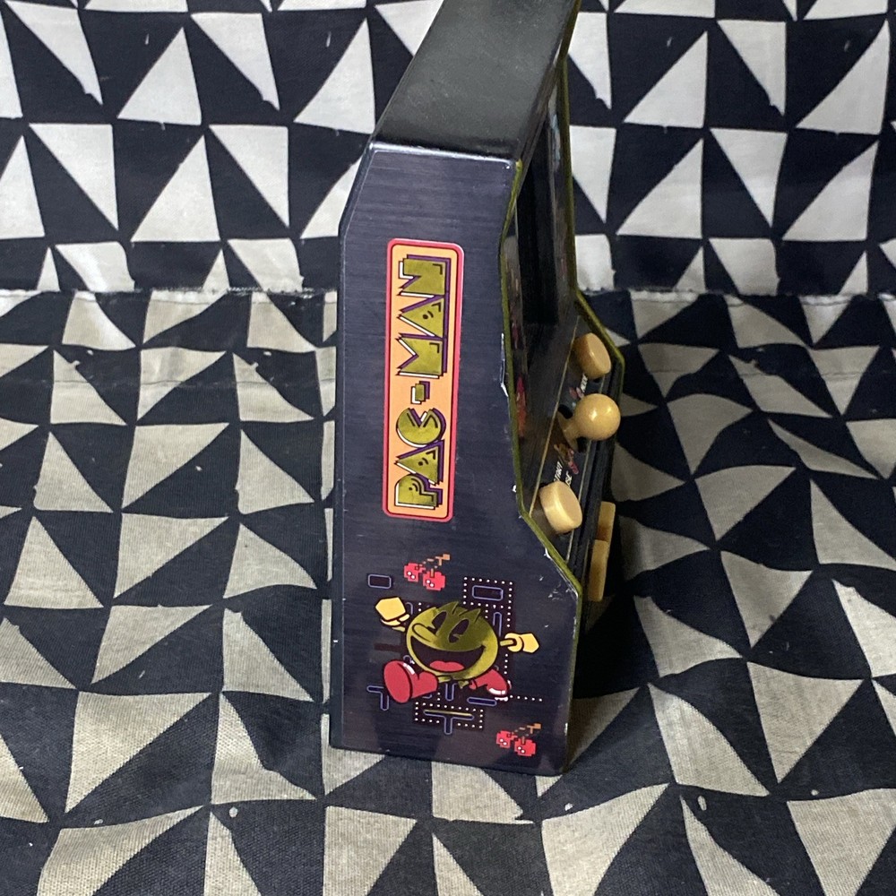 Arcade Classics, Pac-Man Color LCD Retro Mini Arcade Game Basic Fun Gold Variant