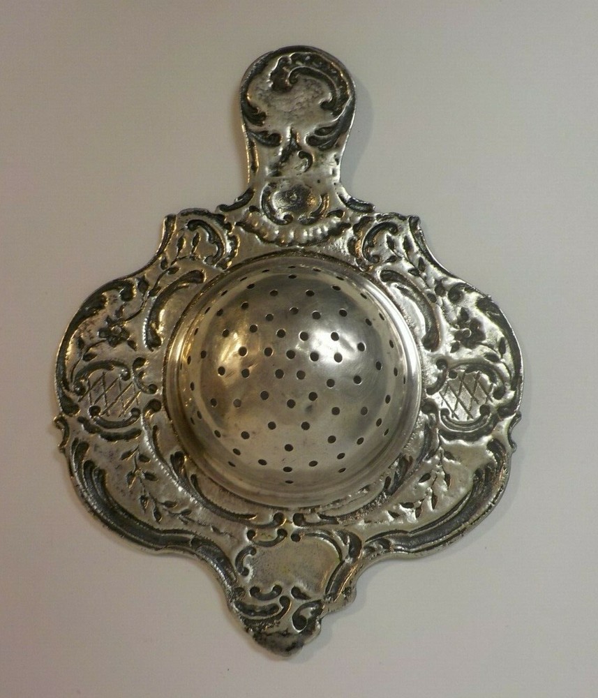 Continental .800 Silver Tea Strainer, Repousse Design, c. 1900, 58 grams