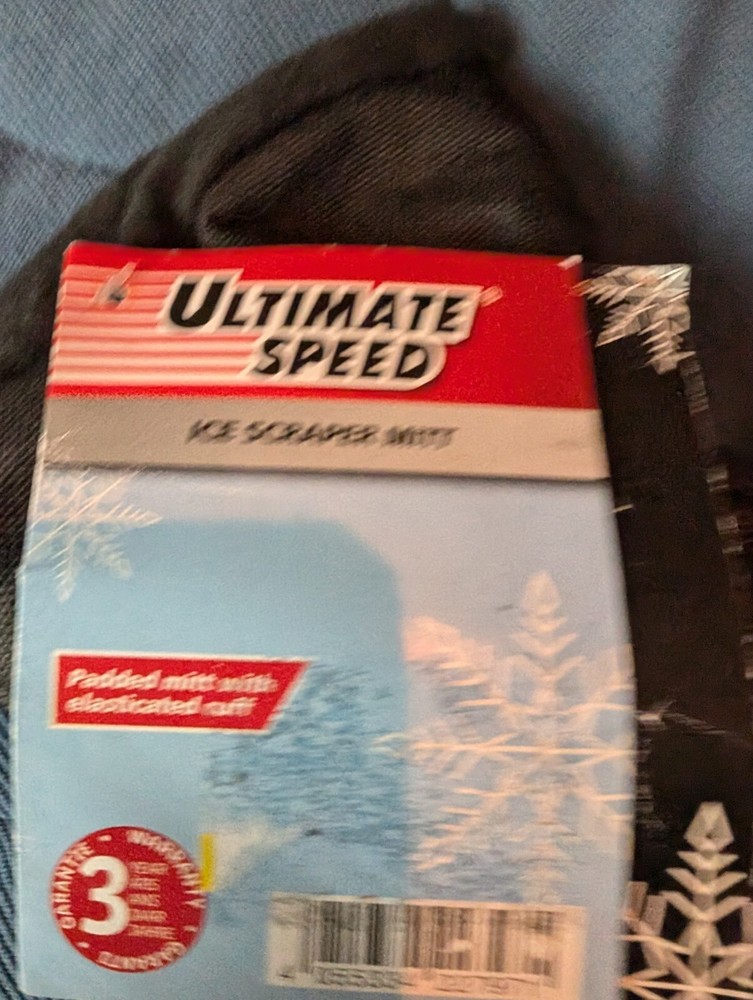 Ultimate speed ice scraper; padded glove with elasticated cuff