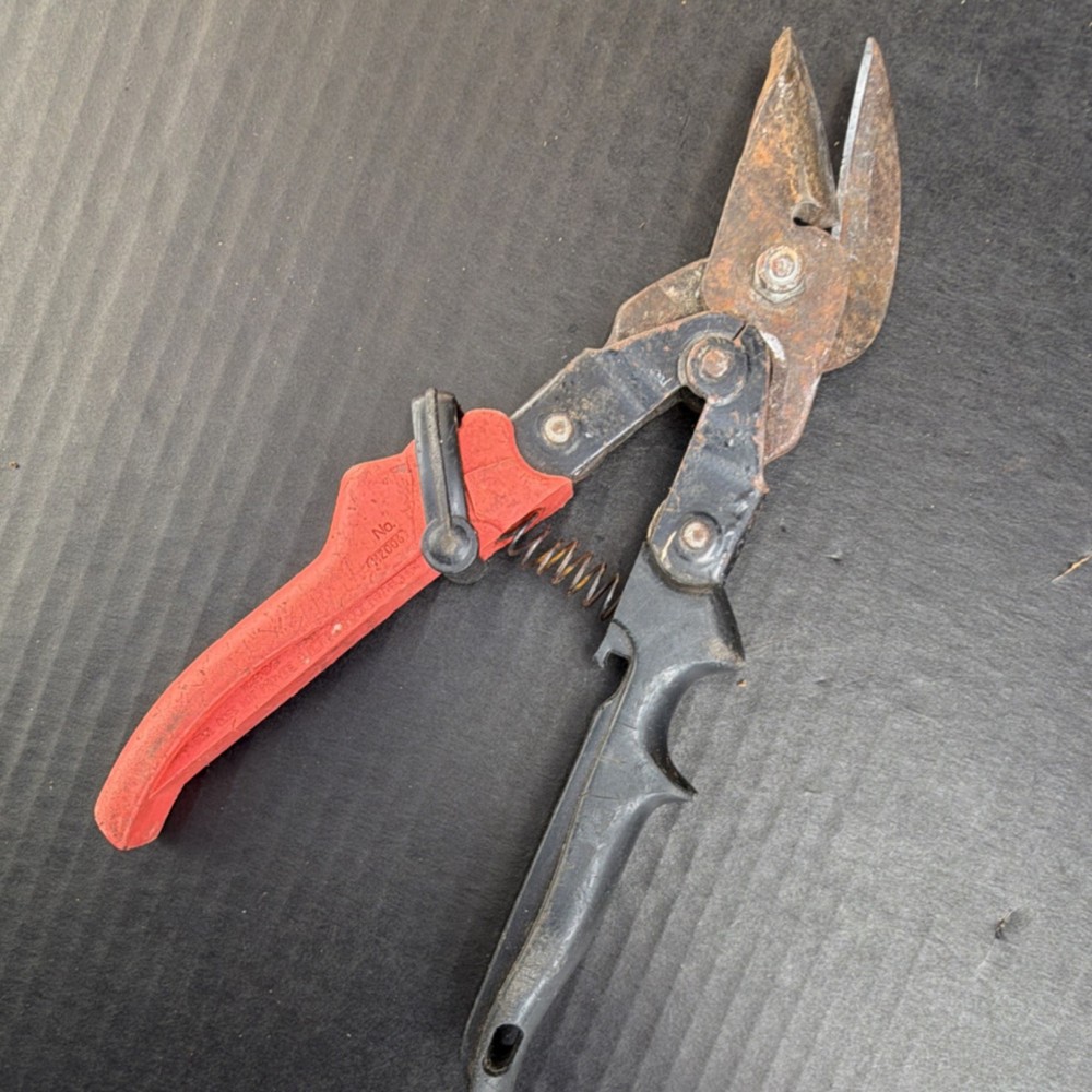 Malco MAX 2000 Utility Snips Steel Blade Plastic Handle Red & Black