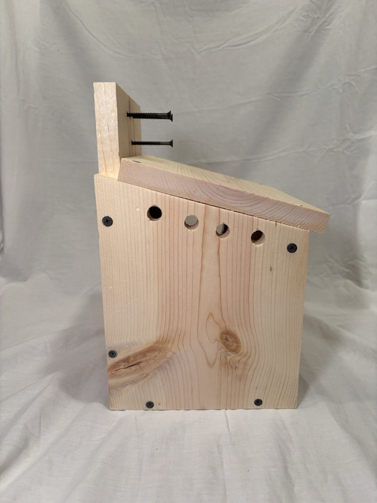 Large Backyard Squirrel/bird House Nesting Box - Awesome Gift