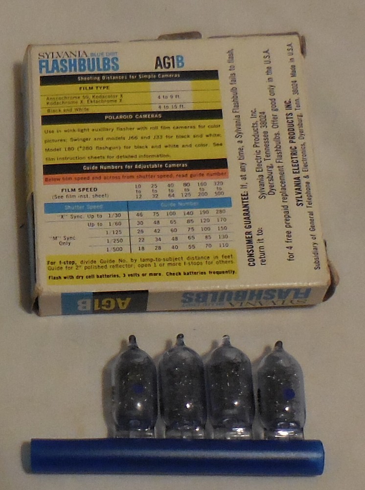 4 left Sylvania Blue Dot Flashbulbs AG1B Box Blue Bulbs