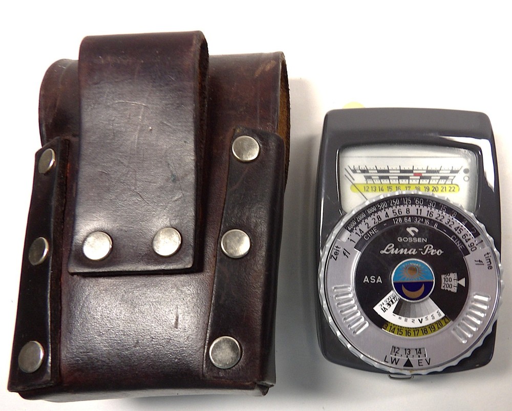 GOSSEN LUNA-PRO LIGHT METER WITH LEATHER CASE