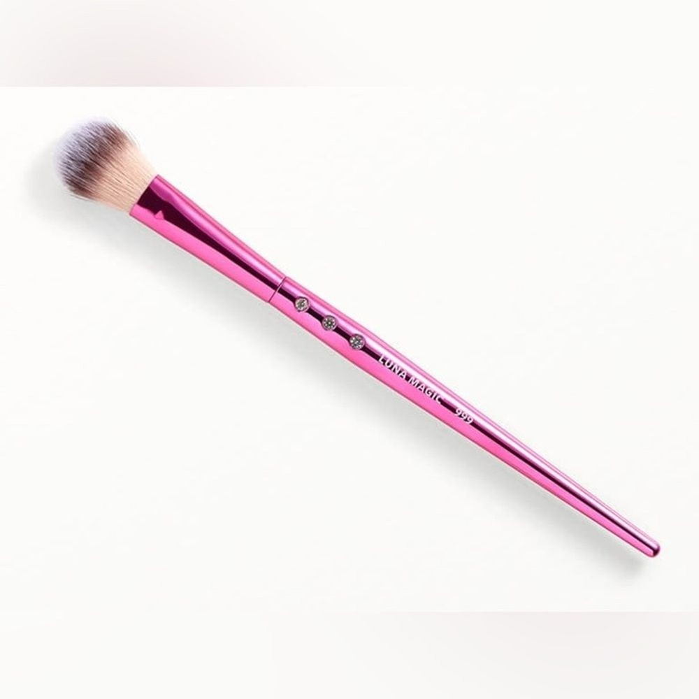 LUNA MAGIC Superstar Highlighter Brush 999