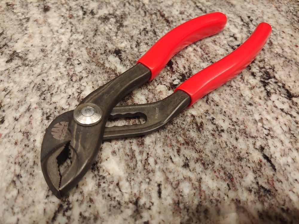 Mac Tools 7” Adjustable Joint C.S.T. Pliers
