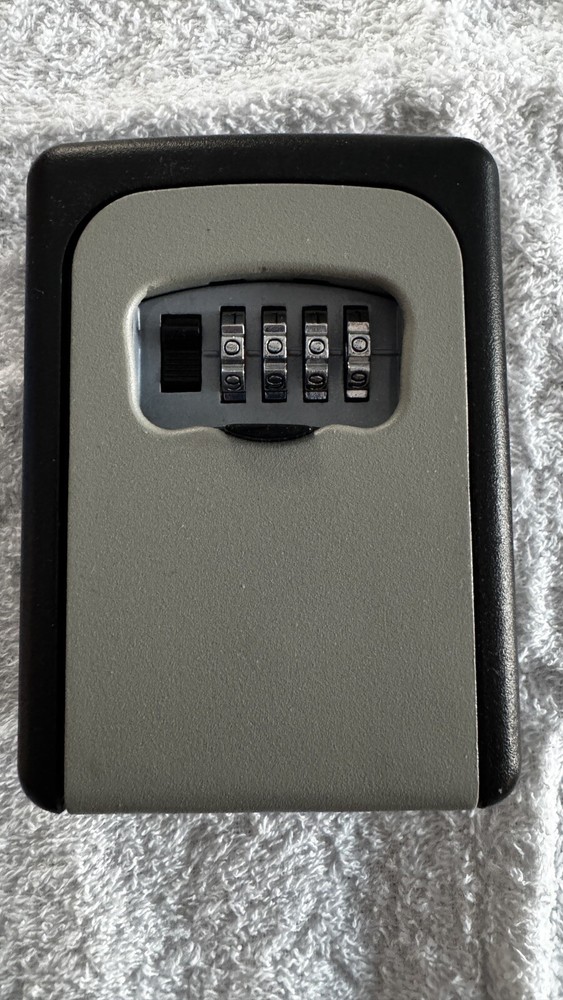 Combination Key Storage Lock Box w/ Changeable Code (Fayleeko)