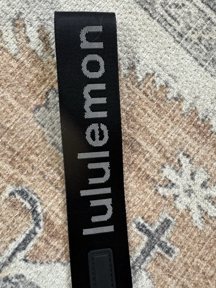 Lululemon black white Never Lost Keychain