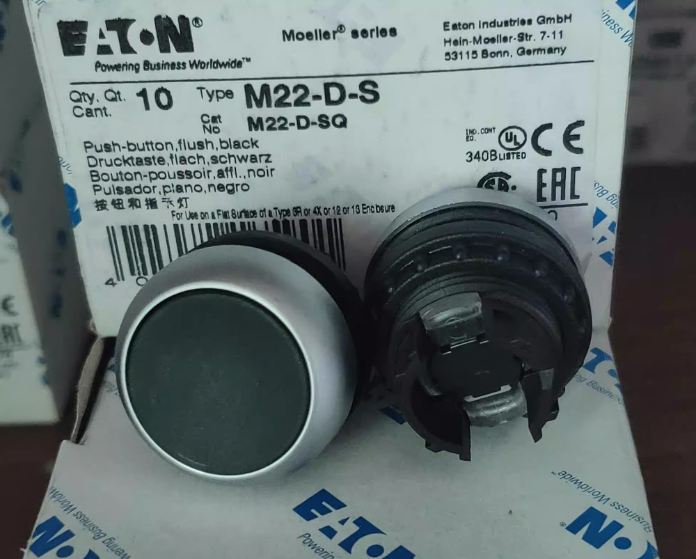 1PC NEW EATON Flat head button self-reset M22-D-R red #LL