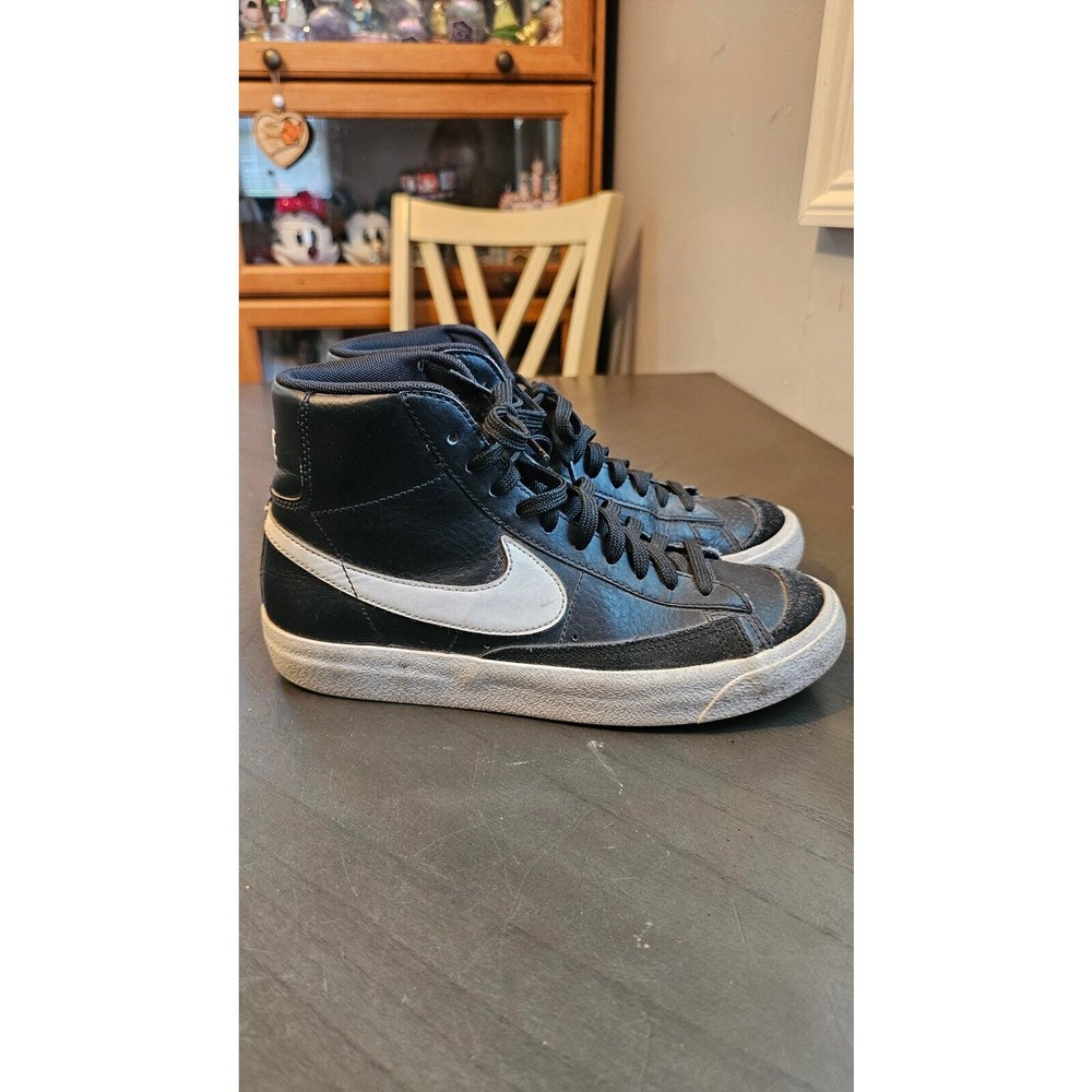 Nike youth blazer mid '77 size 5Y