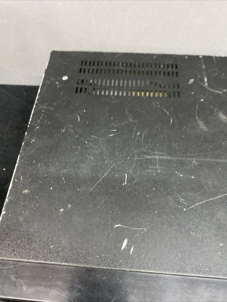 TEAC CD-P1160 Compact Disc Player Works Plays CDs READ DESCRIPTION