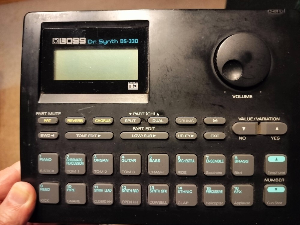BOSS Dr. SYNTH DS-330 MIDI CONTROLLER