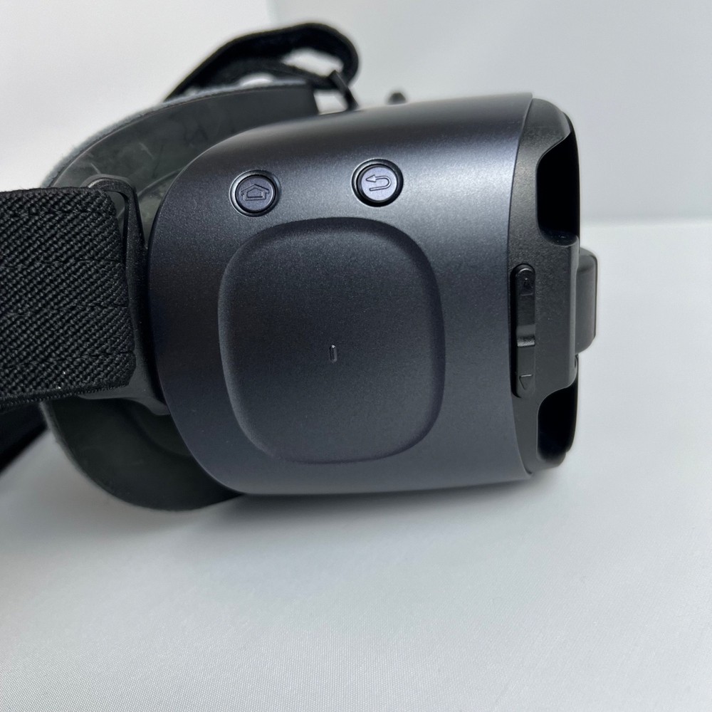 Samsung Gear VR With Controller In Box- Very Good Condition!