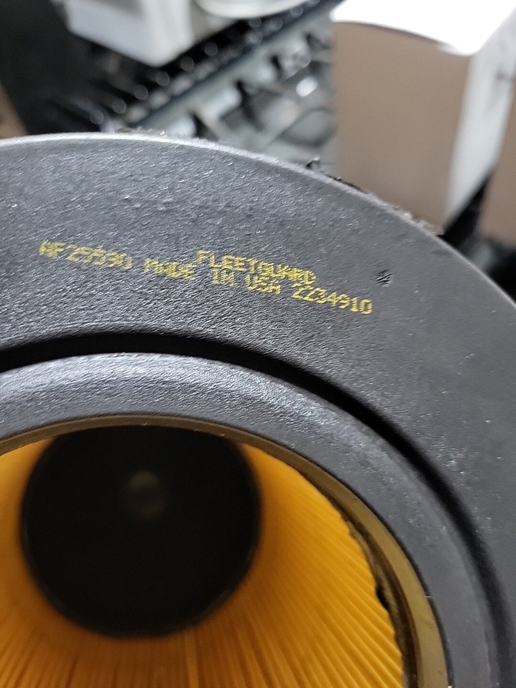 NOS Fleetguard AF25590 Air Filter