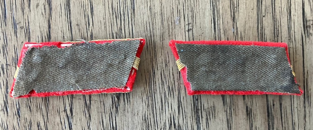 CAPTAIN COLLAR INSIGNIA