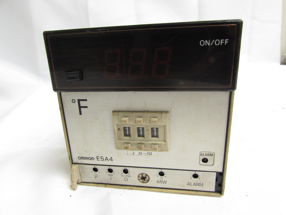 OMRON E5A4-S91J TEMPERATURE CONTROLLER 1A 250VAC ***GOOD***