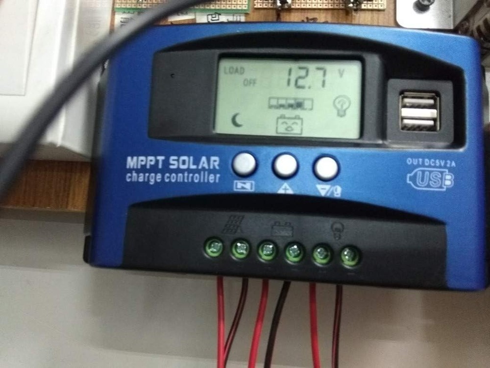 Lightweight 100A MPPT Solar Charge Controller for Efficient Charging Needs