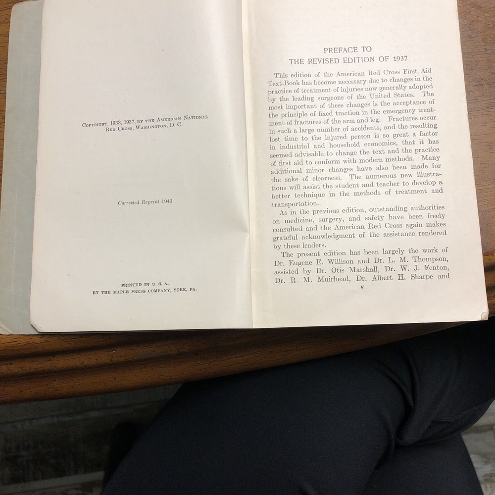 FIRST AID TEXT-BOOK - AMERICAN RED CROSS - 1940 EDITION