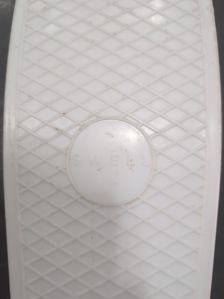 SWELL 22" SKATEBOARD COMPLETE/ White & Red Aloha Pattern