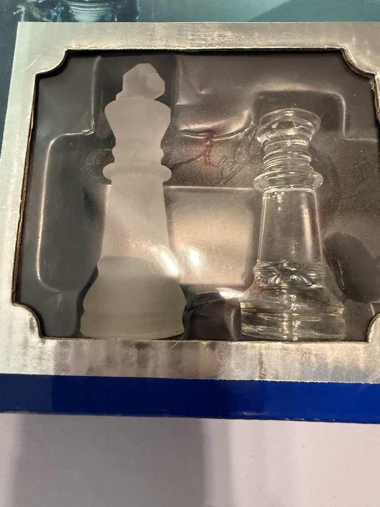 Maplegrove Collection Glass ches