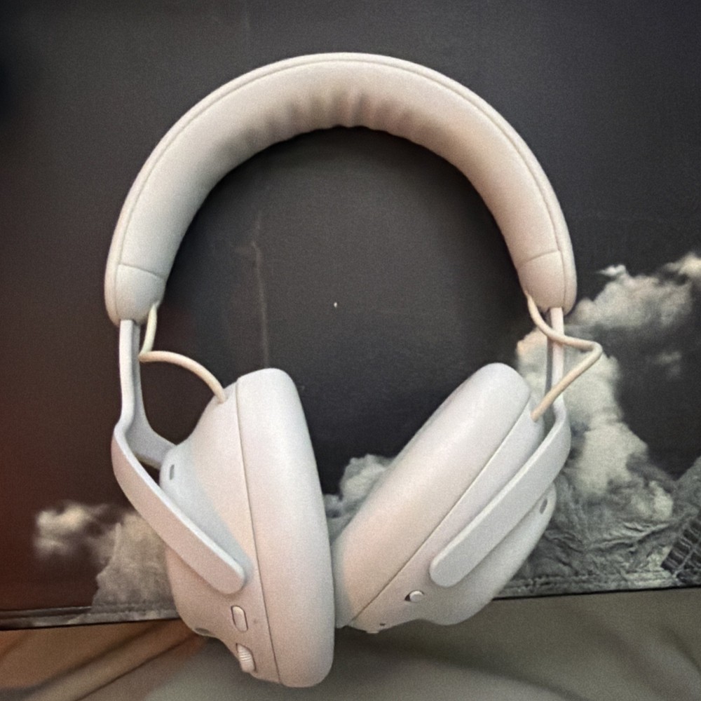 Excellent Condition Alienware Pro Wireless Gaming Headset - White / Lunar Light
