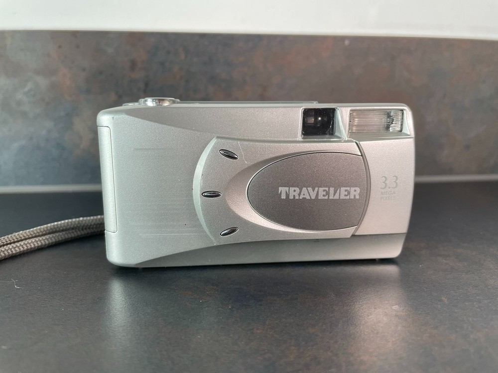 Traveler Digital Camera DC3000 3.3MP Silver Tested & Working