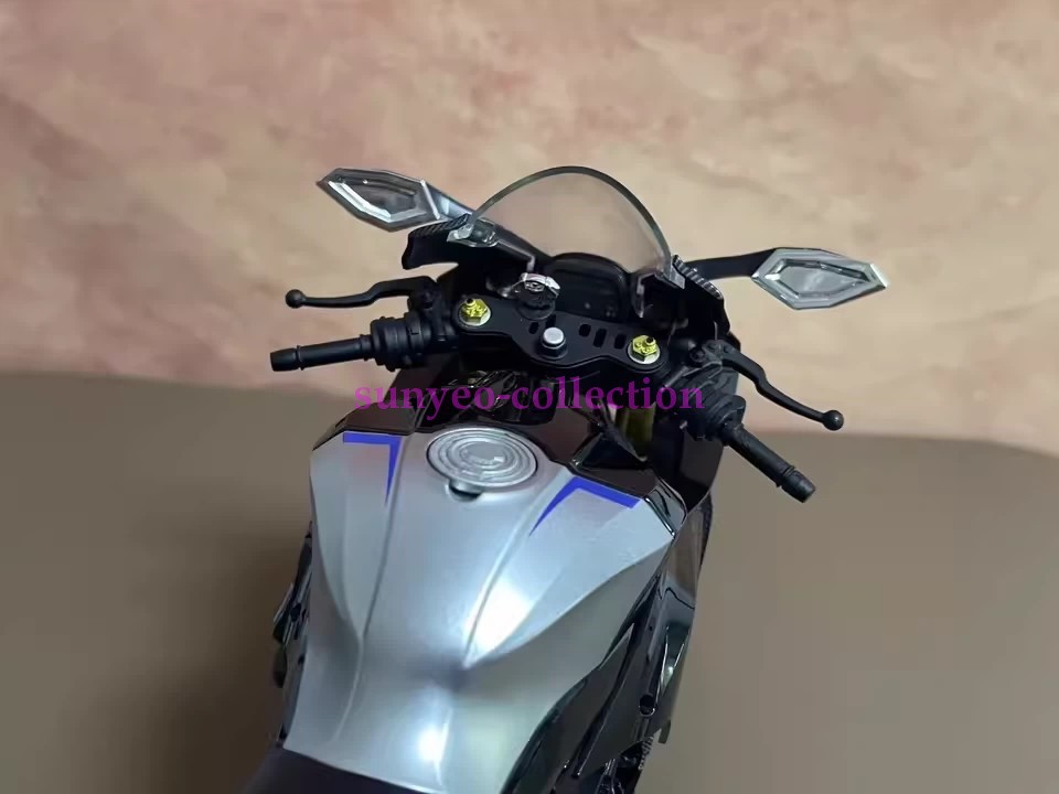 1/6 R1M Diecast Alloy Motorcycle Model - Key Start & Spray Function