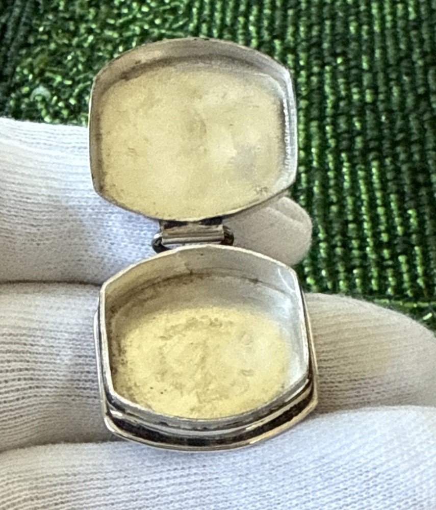 Antique STERLING SILVER CHERUB SNUFF BOX -1”