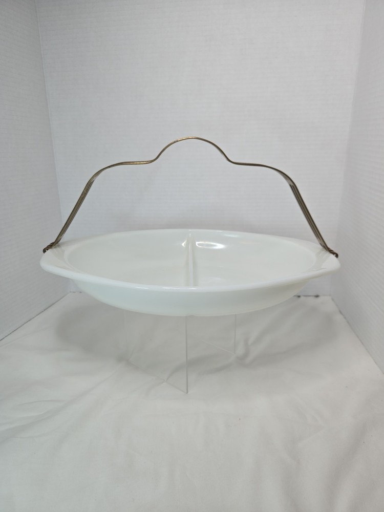 Vintage Pyrex white/opal 2 sided dish, 1 1/2 quart, #1083, oval shape With Handl