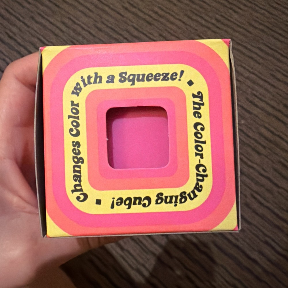 Needoh COLOR CHANGE NEE DOH CUBE / Pink