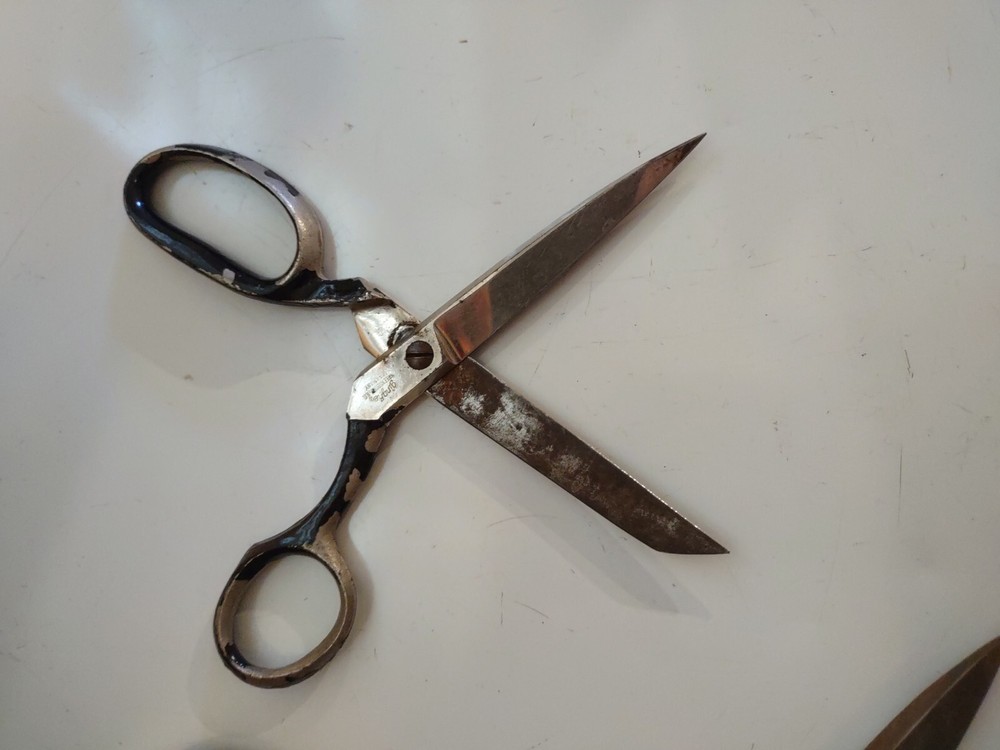 2 Pair Vintage Scissors