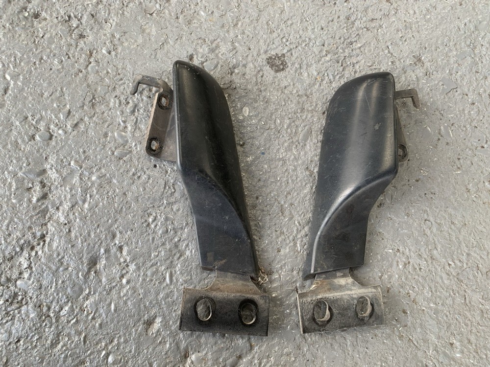 Scania Grill Hinges