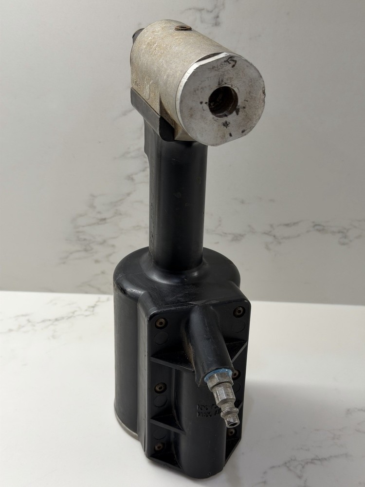 Huck 227 pneumatic air riveter tool